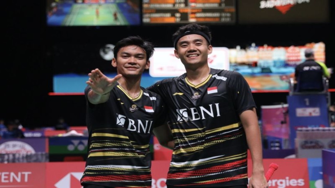 Pasangan Bagas Maulana/Muhammad Shohibul Fikri menundukkan ganda putra asal Jerman Bjarne Geiss/Jan Colin Voelker dengan straight games 21-12, 21-16 pada babak 32 besar Kejuaraan Dunia BWF 2023 di Copenhagen, Denmark, Rabu malam. (ANTARA/HO-PP PBSI)