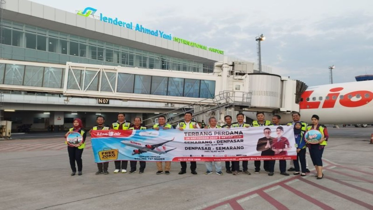 Penerbangan perdana rute Semarang-Denpasar di Bandara Internasional Jenderal Ahmad Yani, Kota Semarang, yang dilayani Lion Air Group. ANTARA/HO-Angkasa Pura I