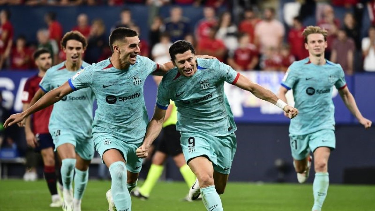 Arsip - Para pemain Barcelona merayakan gol saat pertandingan Liga Spanyol melawan Osasuna 3 September 2023. (Antara/AFP/ANDER GILLENEA)