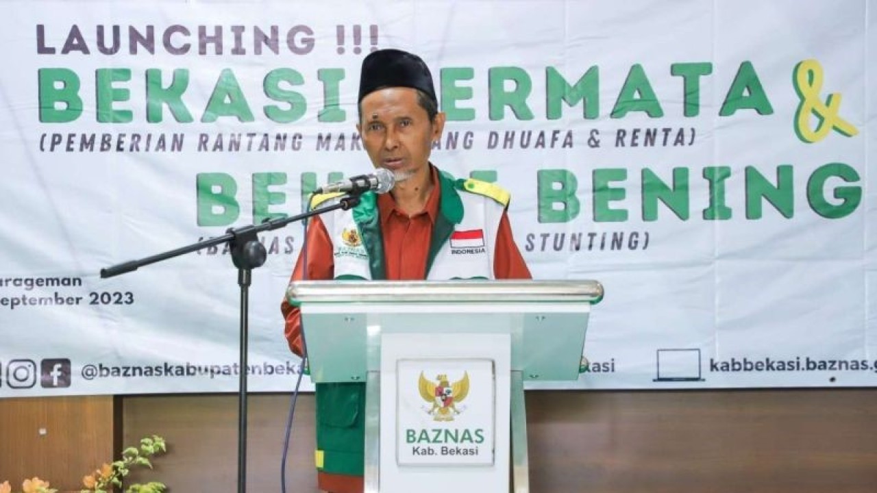 Ketua Baznas Kabupaten Bekasi Samsul Bahri saat peluncuran program Bekasi Permata dan Bekasi Bening di Desa Cikarageman, Kecamatan Setu pada Rabu (13/9/2023). (ANTARA/Pradita Kurniawan Syah).