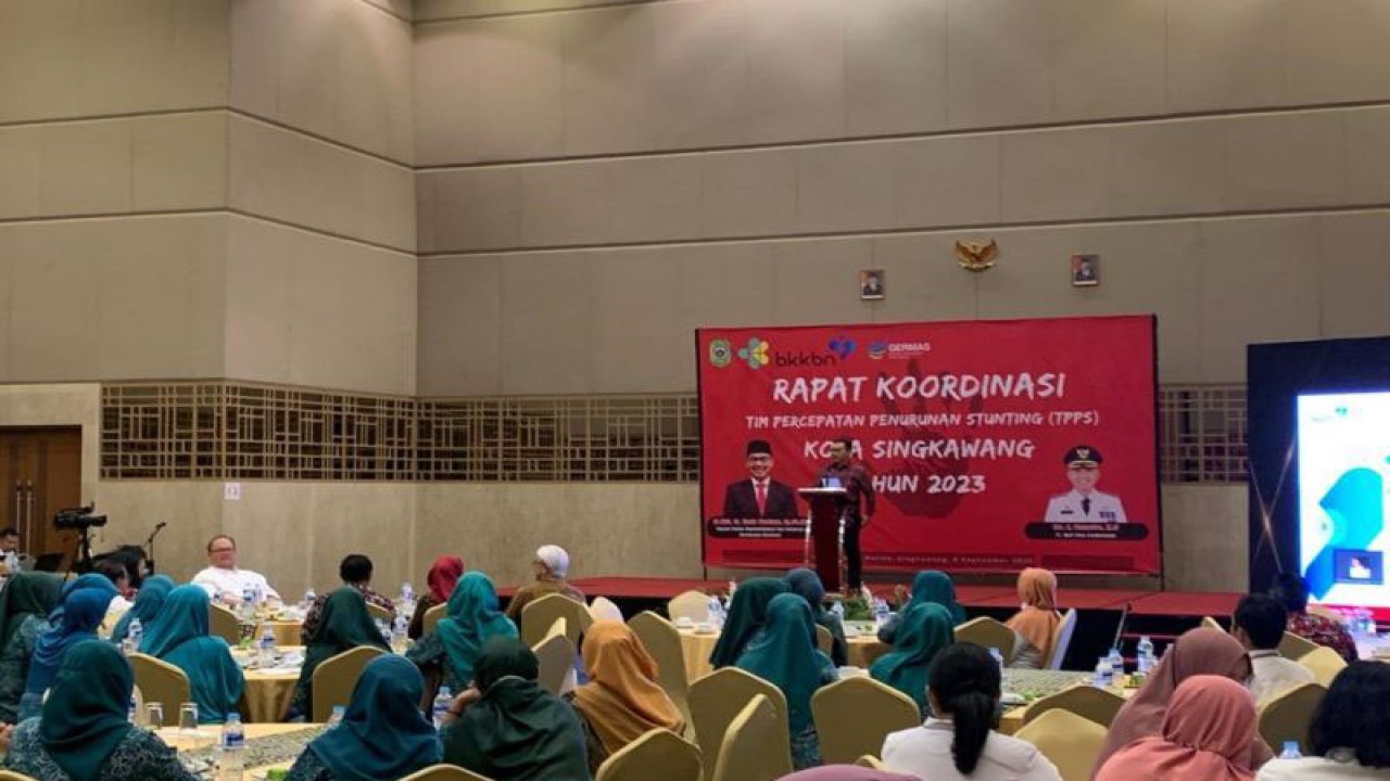 Kepala Badan Kependudukan dan Keluarga Berencana Nasional (BKKBN) RI Hasto Wardoyo menyampaikan sambutan pada kegiatan Rapat Koordinasi Tim Percepatan Penurunan Stunting (TPPS) Kota Singkawang 2023. (ANTARA/Slamet Riansyah)