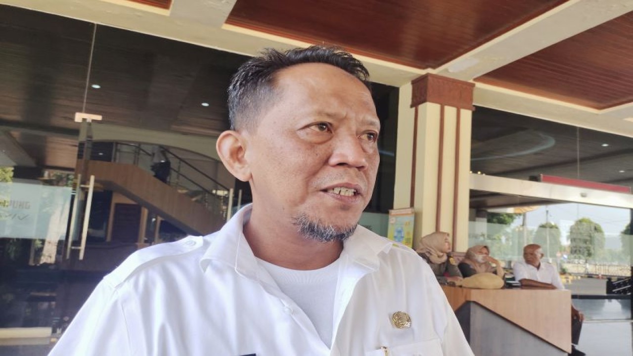 Pelaksana Harian (Plh) Kepala Dinas Bina Marga dan Bina Konstruksi (BMBK) Provinsi Lampung Taufiqullah saat memberi keterangan. ANTARA/Ruth Intan Sozometa Kanafi.