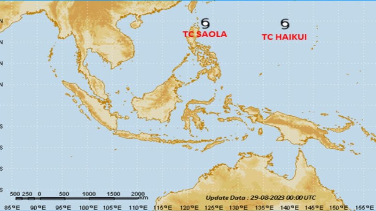 Citra satelit yang dipublikasikan BMKG menunjukkan posisi siklon tropis Saola dan Haikui terpantau di Laut Filipina, Selasa (29/8/2023). (ANTARA/HO-BMKG)