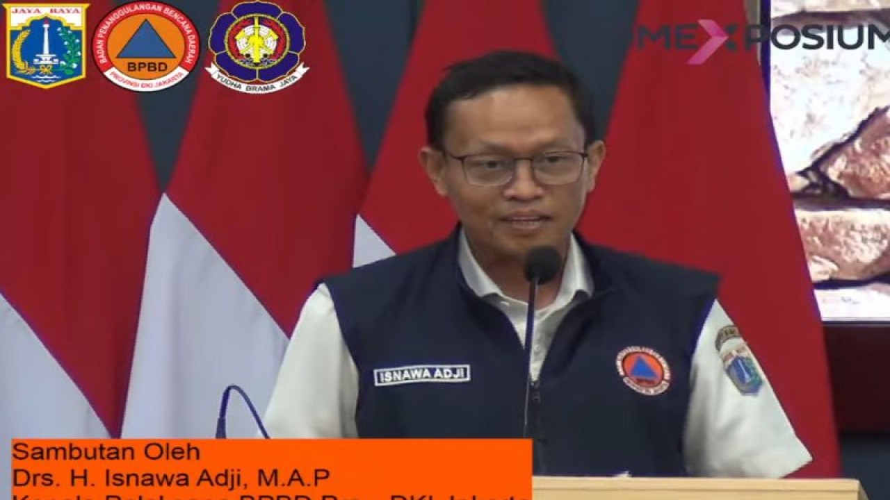 Kepala Pelaksana Badan Penanggulangan Bencana Daerah (BPBD) DKI Jakarta, Isnawa Aji saat mengisi dialog kebencanaan bertajuk 'Kebakaran di Lingkungan Perkotaan: Tantangan dan Solusi' yang disiarkan melalui kanal YouTube BPBD DKI Jakarta, Rabu (20/9/2023). ANTARA/ Tangkapan Layar YouTube BPBD DKI Jakarta