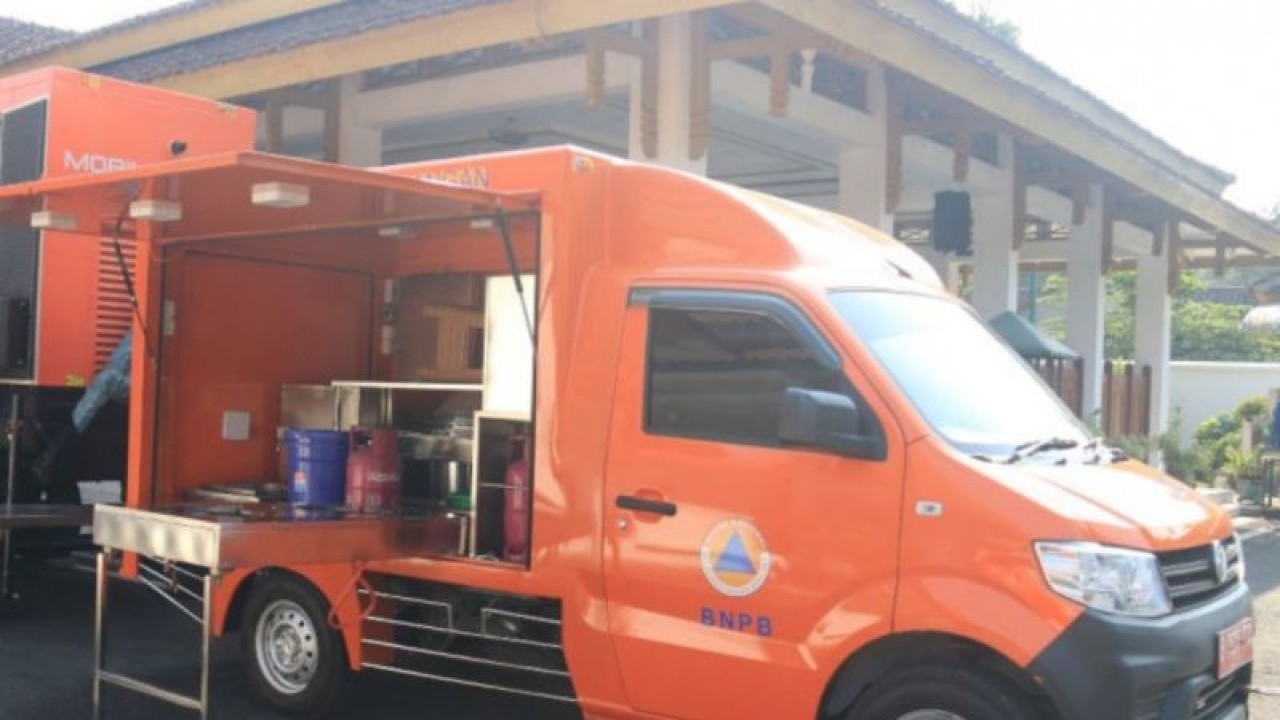 Mobil dapur umum bantuan Badan Nasional Penanggulangan Bencana (BNPB) untuk Badan Penanggulangan Bencana Daerah (BPBD) Kabupaten Bantul, Daerah Istimewa Yogyakarta. (ANTARA/Hery Sidik)