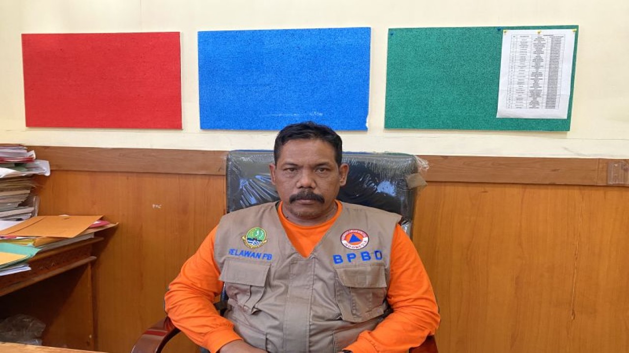 Kepala Bidang Kedaruratan dan Logistik BPBD Kabupaten Bandung Beny Sonjaya memberikan keterangan di Bandung, Jawa Barat, Jumat (29/9/2023). ANTARA/Rubby Jovan