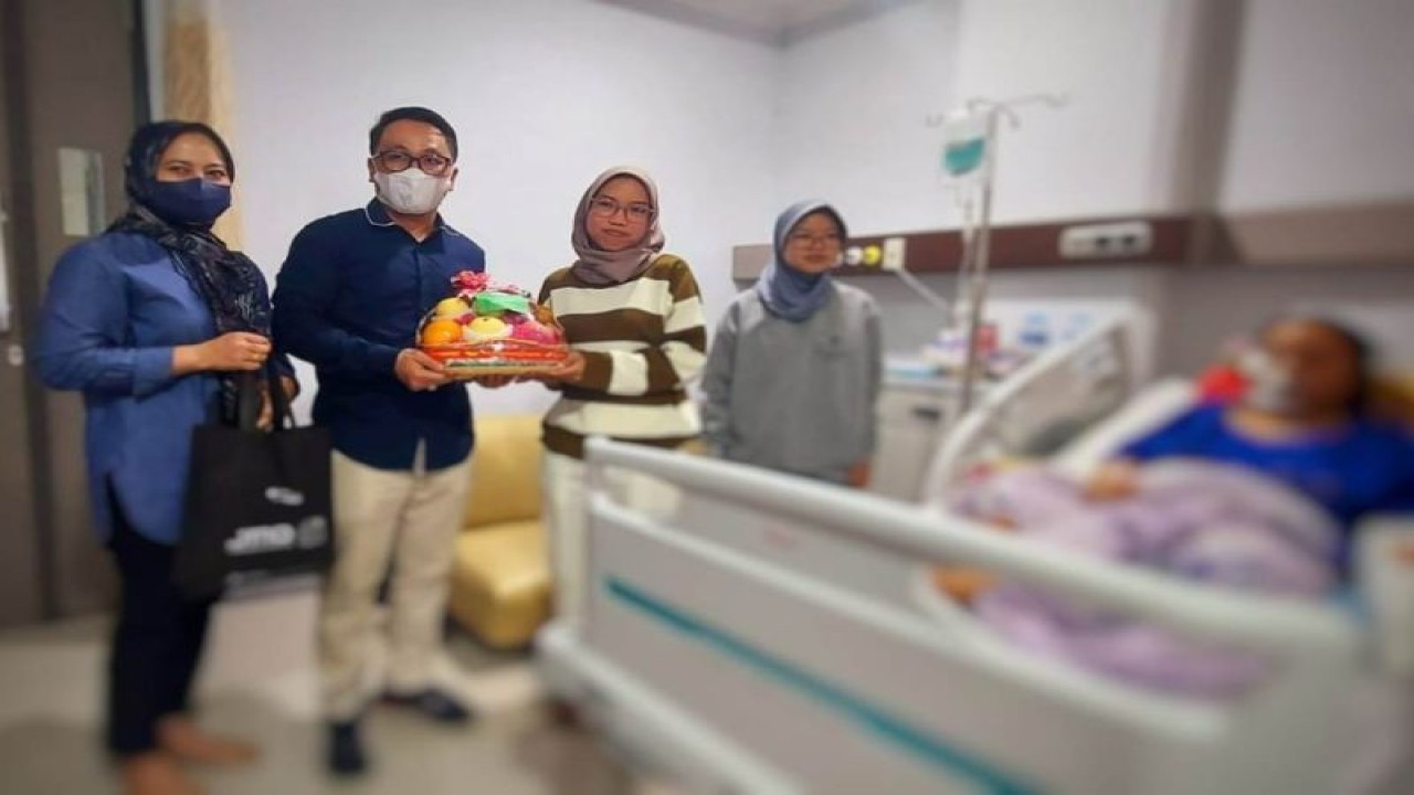 Kepala Kantor BPJS Ketenagakerjaan Depok Achiruddin ketika mengujungi tiga rumah sakit (RS) Pusat Layanan Kecelakaan Kerja (PLKK) di wilayah kota tersebut. (ANTARA/Dok BPJamsostek Depok)