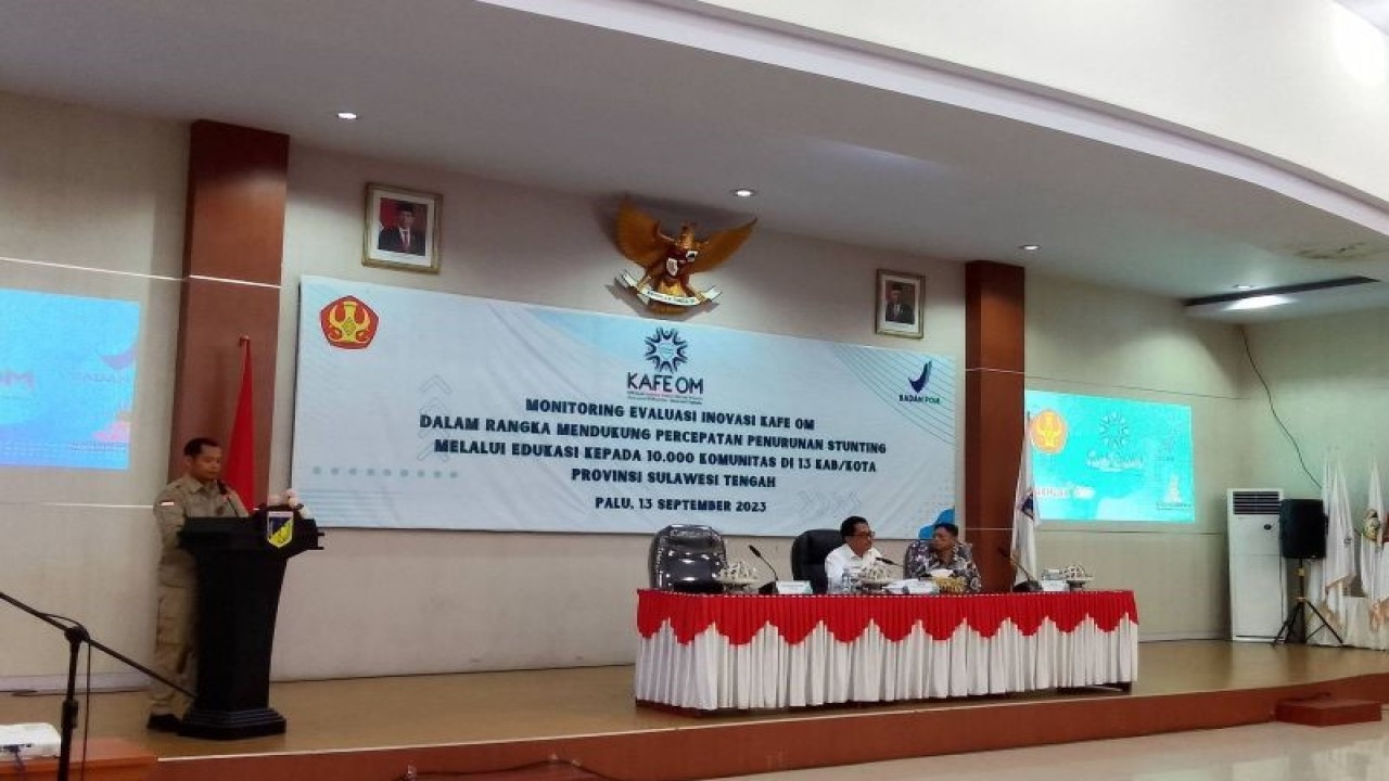 Kepala BPOM Agus Riyanto memberikan sambutan saat monitoring evaluasi KKN 'KKN Asyik Fasilitator Edukasi Obat dan Makanan' atau KAFE OM di Kota Palu, Rabu. (ANTARA/Nur Amalia Amir)