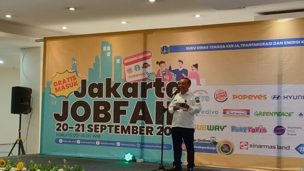 Kepala Sudin Nakertransgi Jakarta Selatan Fidyah Rokhim dalam acara pembukaan Bursa Kerja Tahap III Jakarta Selatan di Jakarta, Rabu (20/09/2023). (ANTARA/Agatha Olivia Victoria)