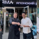 Chef Aziz Amri (kanan) bersama koki Rusia di Moskow, Rusia. (ANTARA/HO/PositiVibe)-1694143869