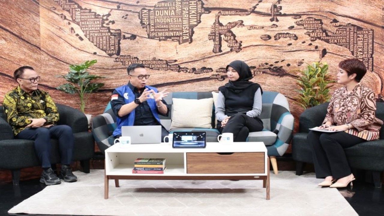 Dialog Forum Merdeka Barat 9 (FMB9) dengan tema “Transportasi Publik, Solusi Perangi Polusi”, Senin (18/9/2023). Antara/HO-FM9B