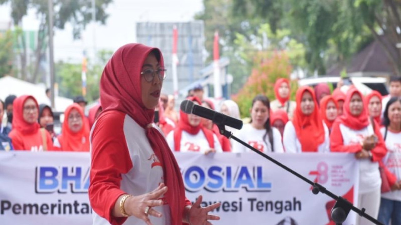 Arsip- Kepala Dinas Sosial Sulawesi Tengah, Siti Hasbiah Zaenong menyampaikan sambutannya pada kegiatan bakti sosial penyaluran bantuan pangan bergizi untuk anak terkena stunting dan keluarga berisiko stunting berlangsung di halaman Kantor Dinsos Sulteng, Selasa (15/8/2023). ANTARA/HO-Dinsos Sulteng