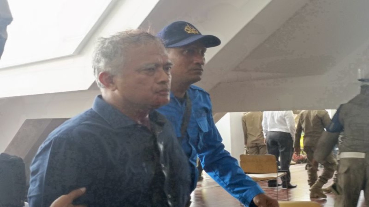 Direktur Pengamanan BP Batam Brigjen Pol. Muhammad Badrus yang terluka saat ricuh di depan kantor BP Batam (ANTARA/Yude)
