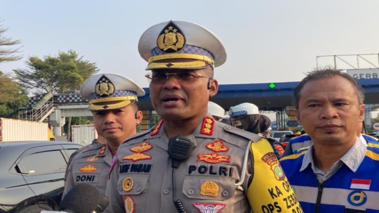 Dirlantas Polda Metro Jaya saat diwawancarai di Jakarta, Kamis (21/9/2023). ANTARA/Ilham Kausar