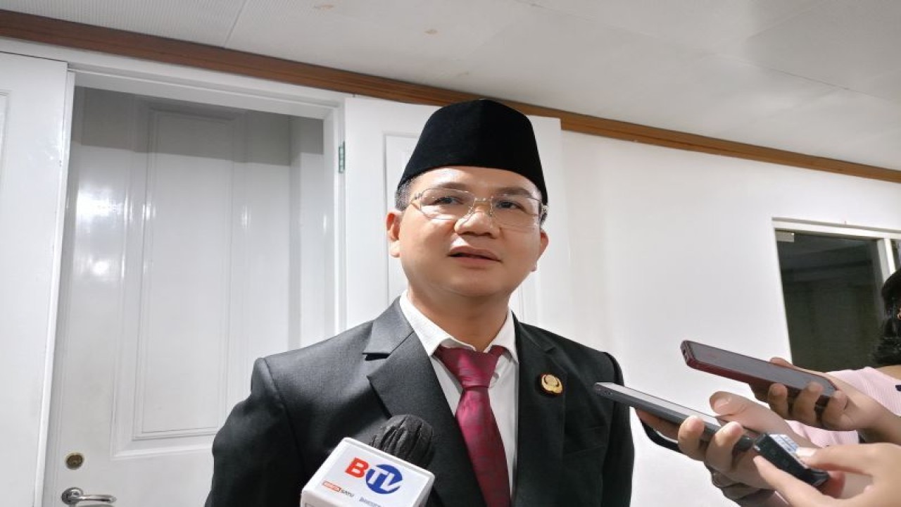 Kepala Dinas Perhubungan (Dishub) DKI Jakarta Syafrin Liputo di Balai Kota DKI, Jakarta Pusat, Senin (25/9/2023). (ANTARA/Siti Nurhaliza)