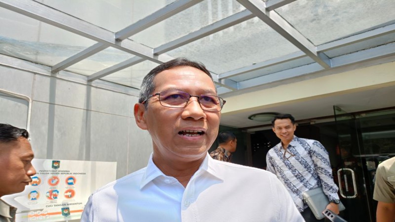 Penjabat (Pj) Gubernur DKI Jakarta Heru Budi Hartono di Gedung Inspektorat Jenderal Kementerian Dalam Negeri (Itjen Kemendagri), Gambir, Jakarta Pusat, Jumat (29/9/2023). ANTARA/Siti Nurhaliza