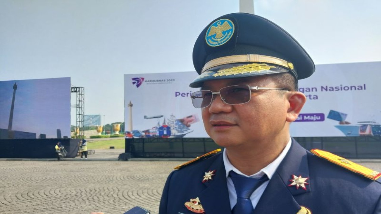 Kepala Dinas Perhubungan DKI Jakarta Syafrin Liputo memberikan keterangan kepada wartawan di Silang Monas, Jakarta, Senin (18/9/2023) (ANTARA/Aloysius Lewokeda)