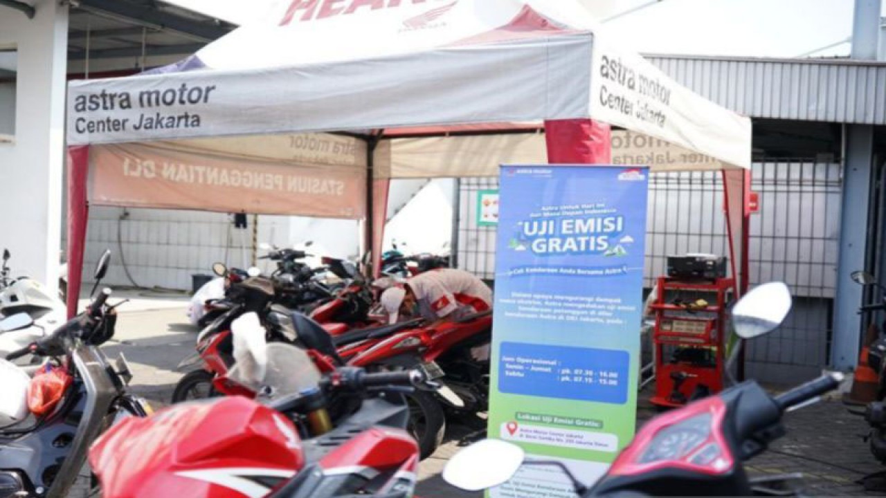 Sebanyak 45 bengkel dealer Astra yang terintegrasi dengan Dinas Lingkungan Hidup (LH) DKI Jakarta, tersebar di sejumlah titik untuk melayani uji emisi kendaraan pelanggan Astra secara gratis mulai 4 September hingga 31 Desember 2023. ANTARA/ HO-Dinas Lingkungan Hidup DKI Jakarta