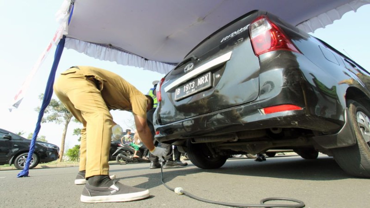 Kegiatan uji emisi yang diselenggarakan Dinas LIngkungan Hidup Kota Tangerang sejak Selasa (5/9) hingga Kamis (7/9) di tiga lokasi berbeda. HO/DLH Kota Tangerang