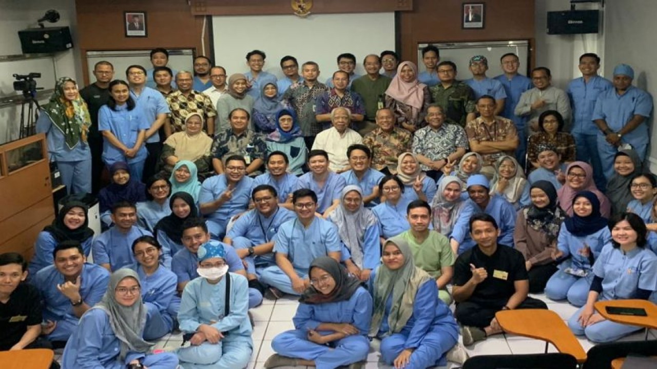 Peserta pendidikan dokter spesialis paru Departemen Pulmonologi dan Kedokteran Respirasi (DPKR) Fakultas Kedokteran Universitas Indonesia (FKUI). (ANTARA/HO-Tjandra Yoga Aditama).