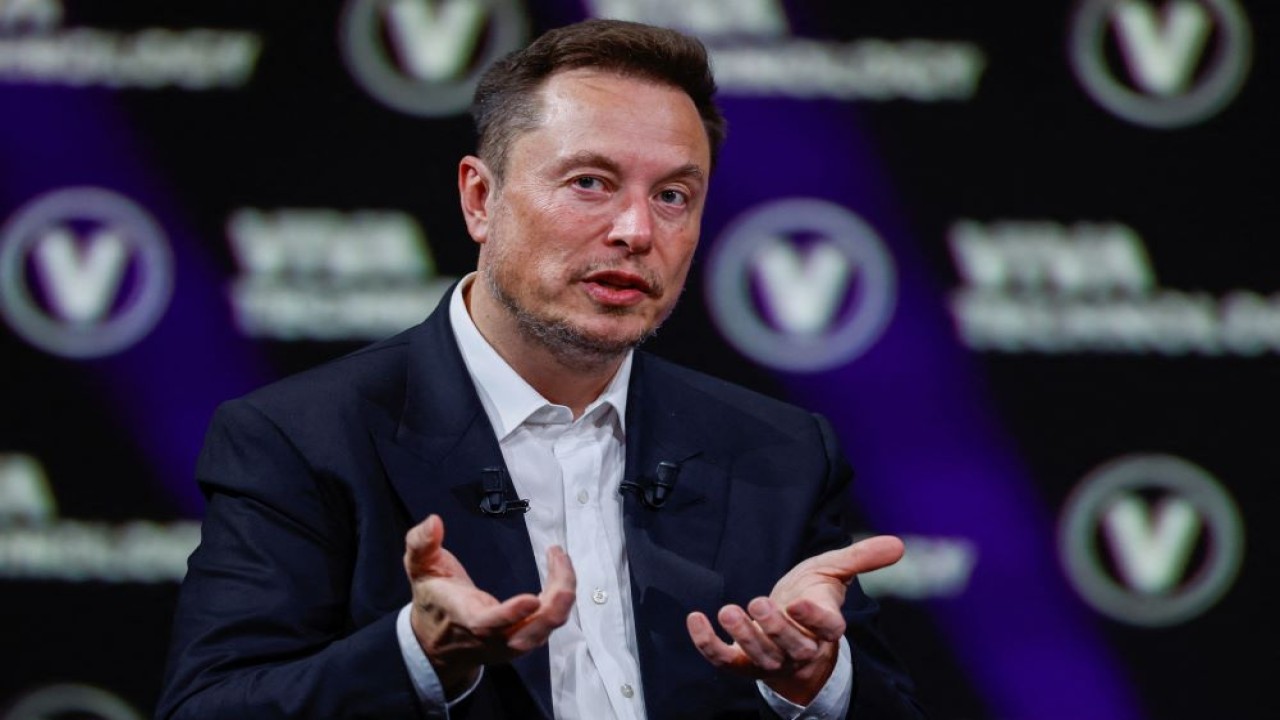 Miliarder Elon Musk dikabarkan meminjam uang senilai sekitar Rp15 triliun dari SpaceX untuk mengambil alih Twitter. (Reuters)