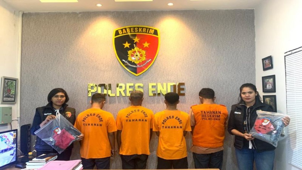 Polres Ende berhasil menangkap empat tersangka kasus kekerasan terhadap perempuan dan anak bawah umur di Ende, NTT, Kamis (7/9/2023). (ANTARA/HO-Polres Ende)