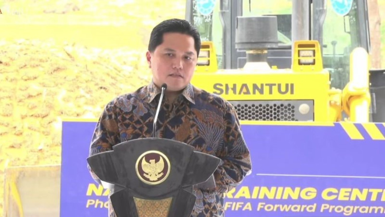 Tangkapan layar - Ketua Umum Persatuan Sepak Bola Seluruh Indonesia (PSSI) Erick Thohir saat menyampaikan sambutan dalam agenda Groundbreaking National Training Center IKN, diikuti dari YouTube Sekretariat Presiden di Jakarta, Jumat (22/9/2023). (ANTARA/Andi Firdaus)
