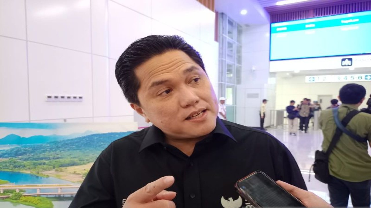 Menteri Badan Usaha Milik Negara (BUMN) Erick Thohir saat ditemui di Stasiun Kereta Cepat Jakarta Bandung (KCJB) Halim, Jakarta, Rabu (13/9/2023). ANTARA/Mentari Dwi Gayati