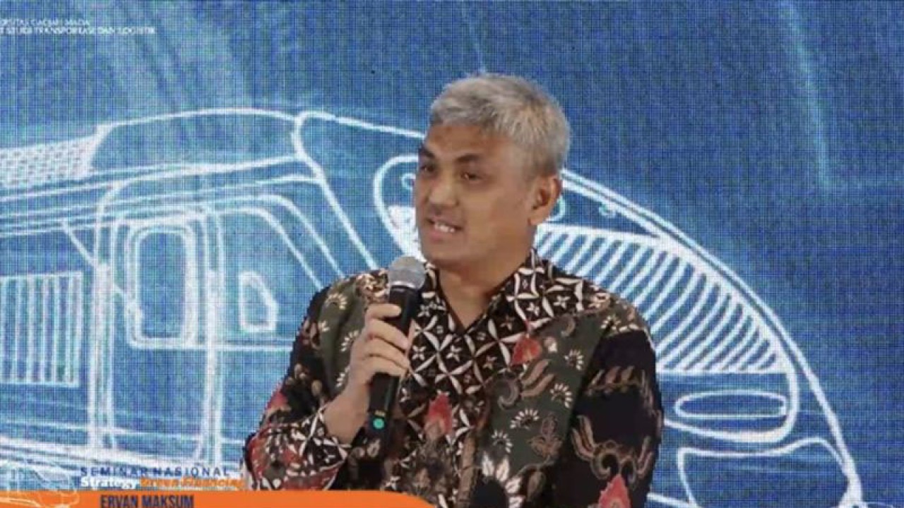 Tangkapan layar Deputi bidang Sarana dan Prasarana Kementerian PPN/ Bappenas Ervan Maksum memberikan paparan dalam seminar nasional strategy green financing, Rabu (19/9/2023). (ANTARA/ Putri Hanifa)