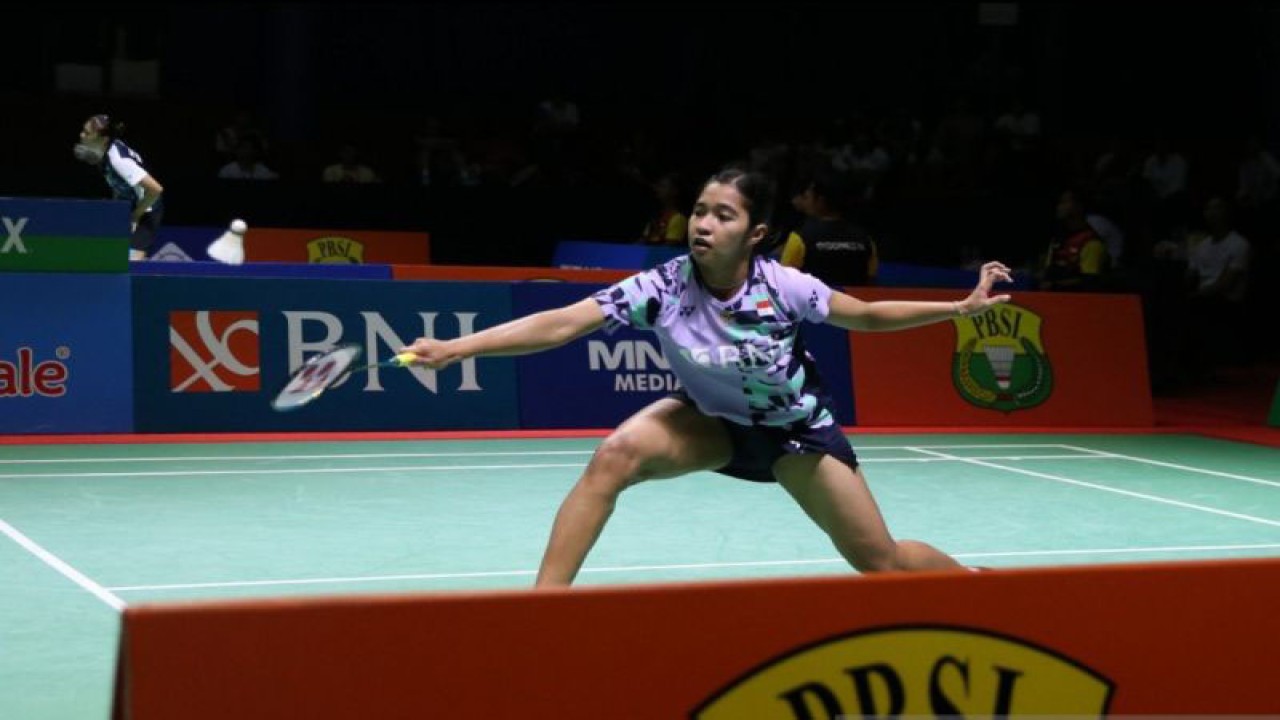Pebulutangkis tunggal putri Indonesia Ester Nurumi Tri Wardoyo saat berlaga di turnamen bulutangkis BNI Indonesia Master 2023 (ANTARA/Juraidi)