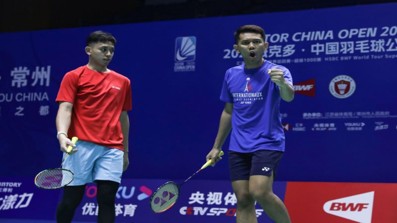 Ganda putra Fajar Alfian/Muhammad Rian Ardianto saat menjalani latihan jelang turnamen China Open 2023 pada 5-10 September di Changzhou Olympic Sports Center Gymnasium, Senin. (ANTARA/HO-PP PBSI)