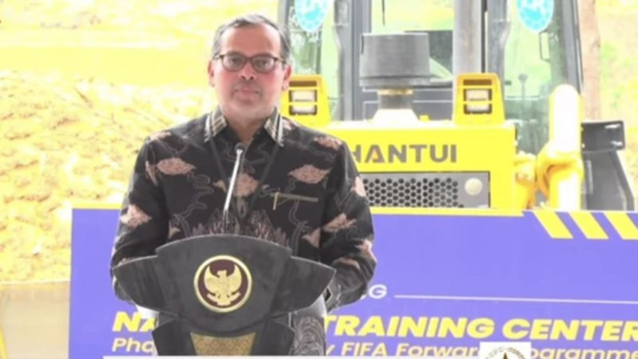 Tangkapan layar Direktur Regional FIFA untuk kawasan Asia dan Oseania Sanjeevan C Balasingam ketika menyampaikan sambutan dalam acara peletakan batu pertama National Training Center di Ibu Kota Nusantara (IKN), Kalimantan Timur, pada Jumat (22/9/2023). (ANTARA/HO-Yashinta Difa)