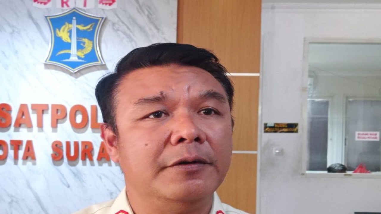 Kepala Satpol PP Kota Surabaya M. Fikser. ANTARA/Ananto Pradana