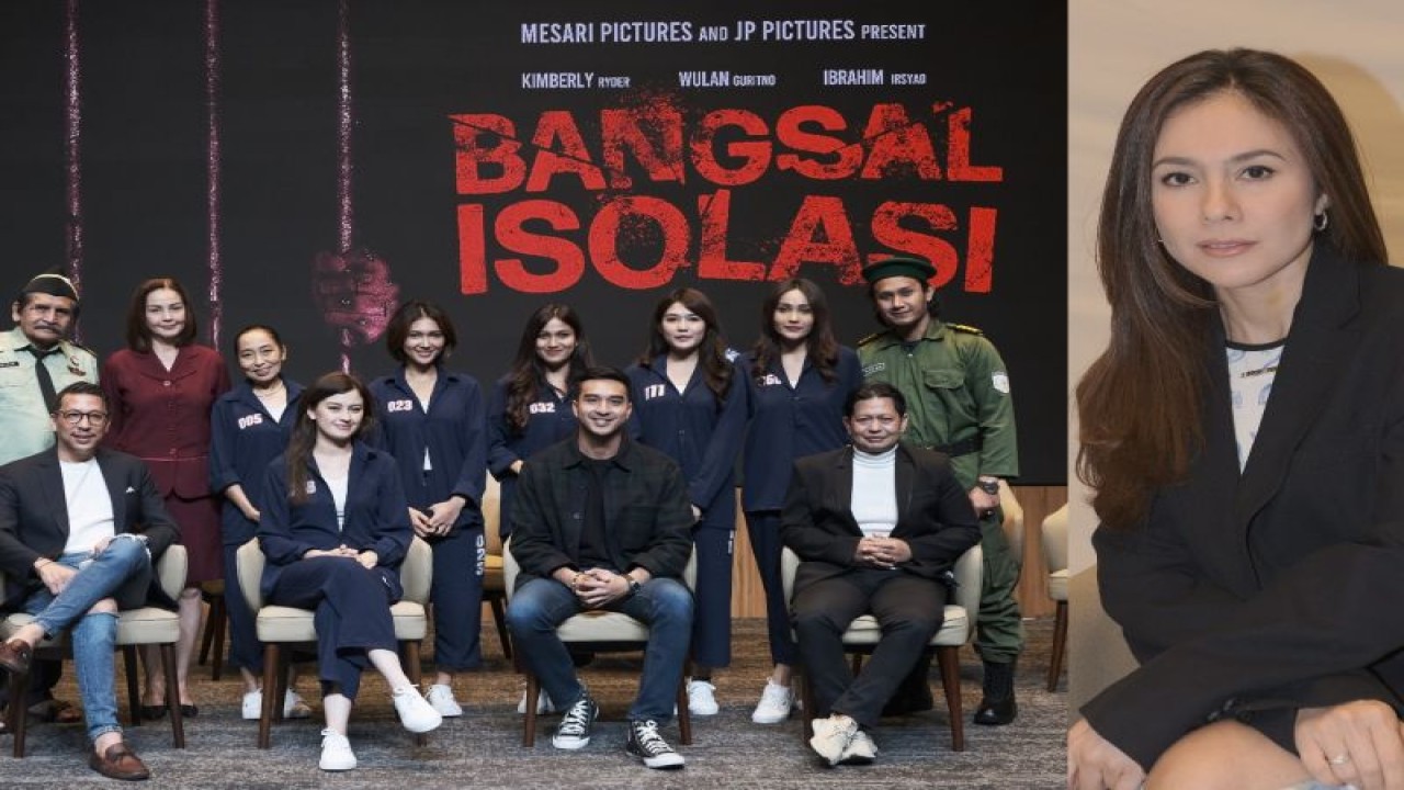 Jajaran pemain dan tim produksi film "Bangsal Isolasi". (ANTARA/HO/Dokumentasi Mesari Pictures & JP Pictures)