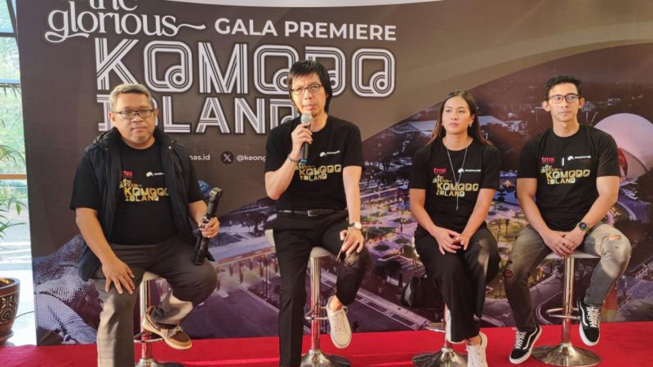 Produser Eksekutif Film "The Glorious Komodo Island", Herijanto Judarta  memberi keterangan pers usai Gala Premier Film Series Nusantara Indonesia di Teater Keong Emas TMII, Jakarta Timur, Jumat (29/9/2023). ANTARA/Syaiful Hakim