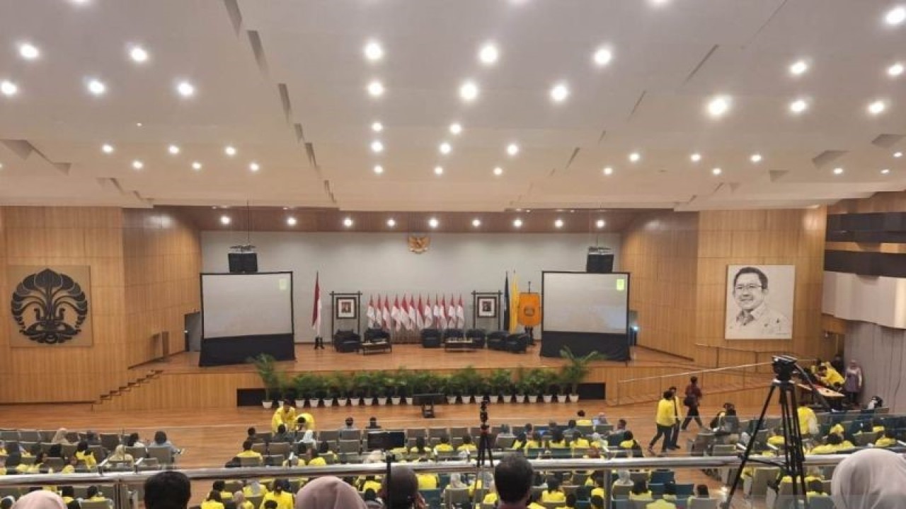 Suasana persiapan Kuliah Kebangsaan oleh Ganjar Pranowo di Gedung Balai Serbaguna Purnomo Prawiro, Kampus FISIP UI, Depok, Jawa Barat, Senin (18/9/2023). (ANTARA/Feru Lantara)