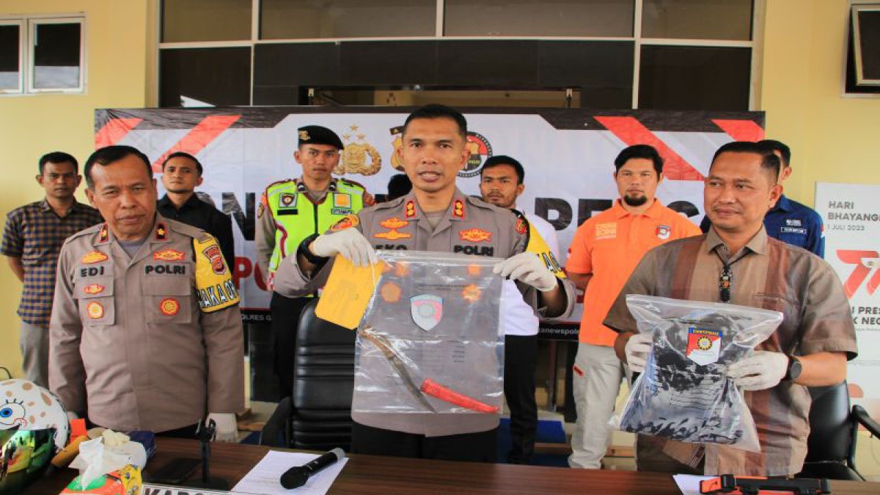 Konferensi pers terkait pengungkapan kasus penemuan mayat perempuan di wilayah pegunungan Gayo Lues, di Mapolres Gayo Lues, Selasa (5/9/2023) (ANTARA/HO/Humas Polres Gayo Lues)