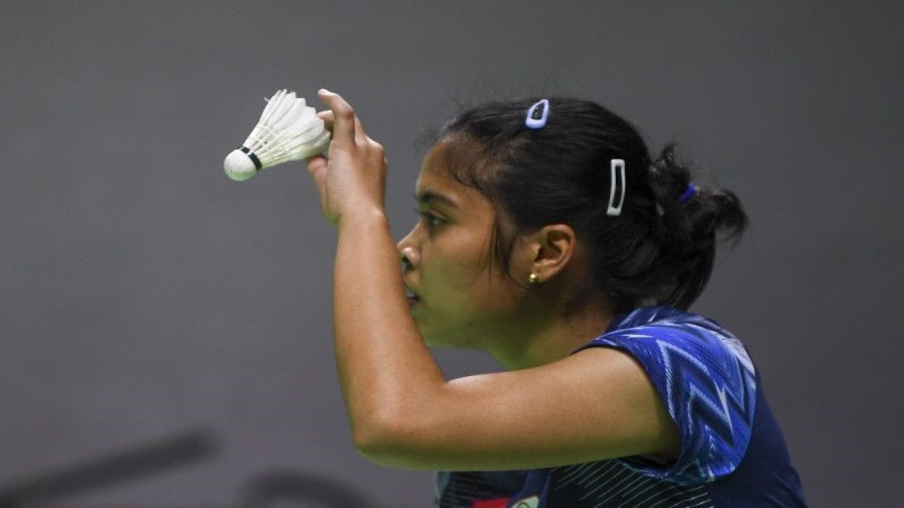 Arsip - Pebulu tangkis tunggal putri Indonesia Gregoria Mariska Tunjung bersiap melakukan servis ke arah lawannya pebulu tangkis tunggal putri Sung Shuo Yun pada babak 32 besar turnamen Daihatsu Indonesia Masters 2023 di Istora Gelora Bung Karno, Senayan, Jakarta, Rabu (25/1/2023). ANTARA FOTO/M Risyal Hidayat/foc.