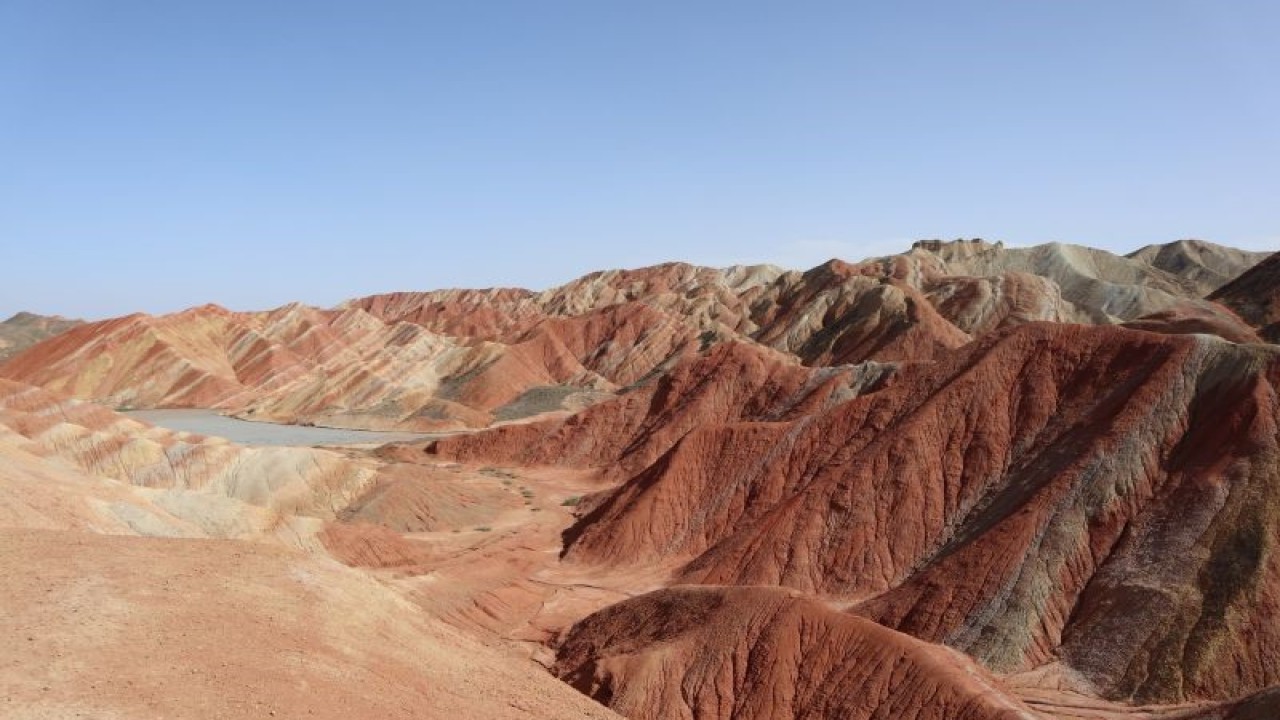 Gunung warna-warni di Taman Geologi Nasional Danxia Zhangye, prefektur Zhangye, provinsi Gansu, China. (ANTARA/Desca Lidya Natalia)