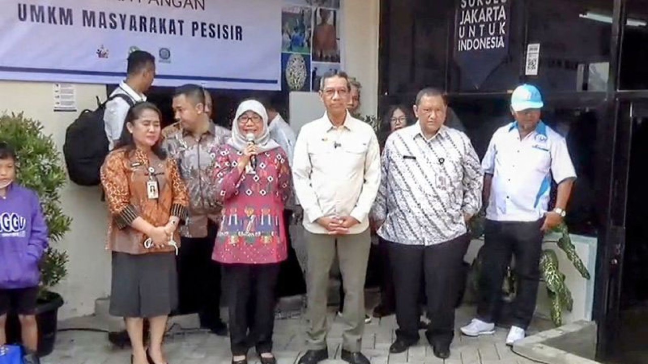 Penjabat Gubernur DKI Jakarta Heru Budi Hartono saat acara penyerahan kunci Rumah Pangan di kawasan Pelabuhan Perikanan Nusantara Muara Angke, Penjaringan, Jakarta Utara, Kamis (14/9/2023). ANTARA/Abdu Faisal