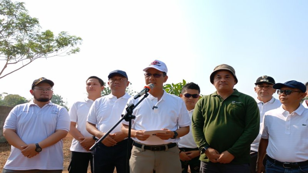Penjabat (Pj) Gubernur DKI Jakarta Heru Budi Hartono di kawasan Ciganjur, Jagakarsa, Jakarta Selatan, Jumat (15/9/2023). (ANTARA/Siti Nurhaliza)