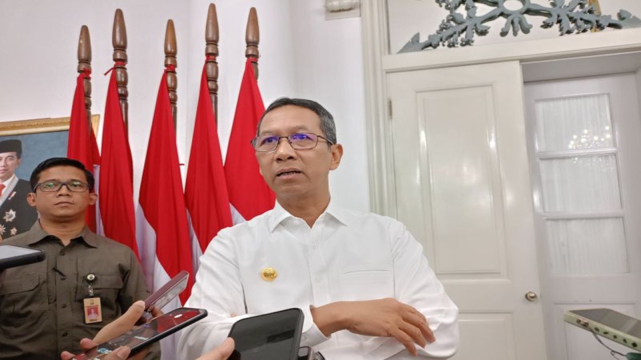 Penjabat (Pj) Gubernur DKI Jakarta Heru Budi Hartono di Balai Kota DKI, Jakarta Pusat, Jumat (29/9/2023). ANTARA/Siti Nurhaliza