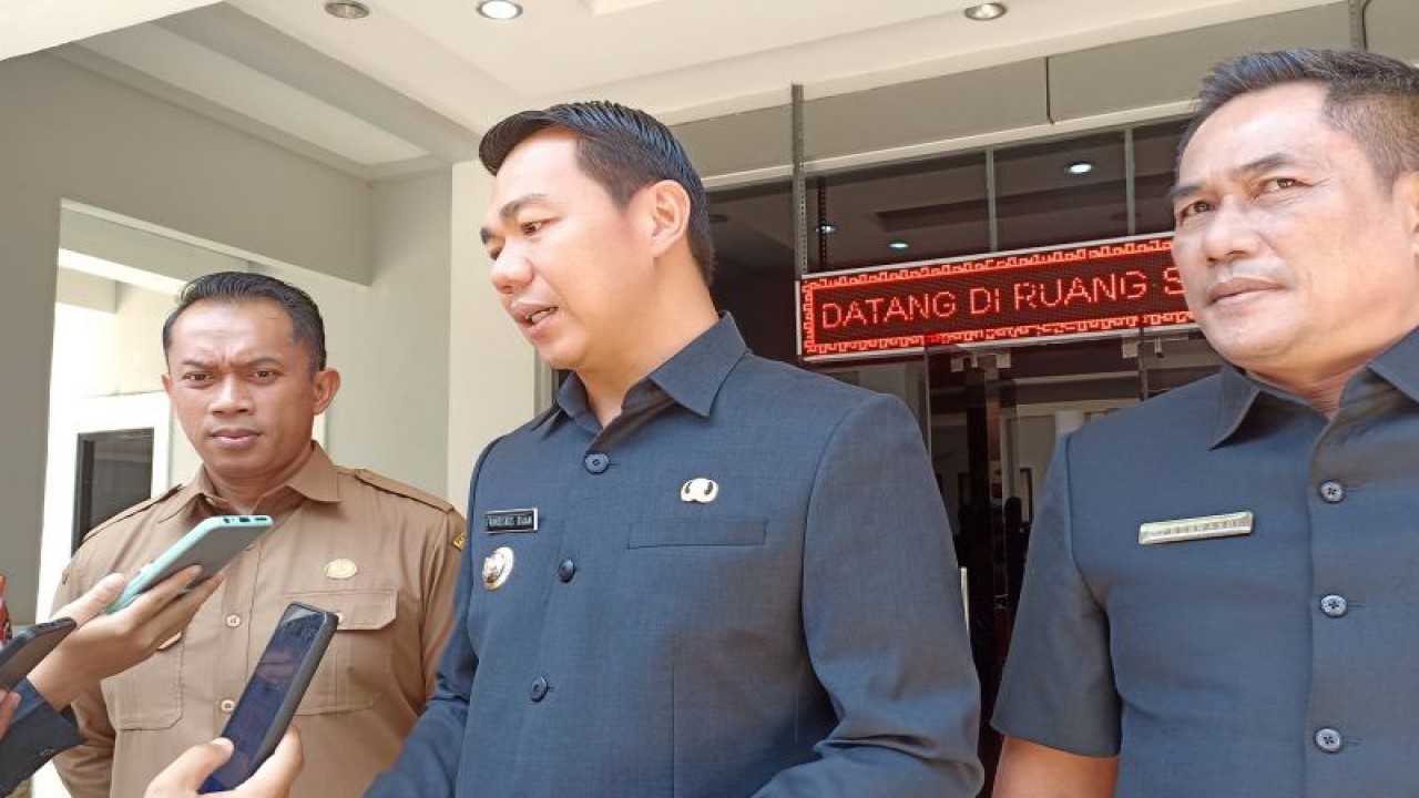 Bupati Kapuas Hulu Fransiskus Diaan. ANTARA/Teofilusianto Timotius