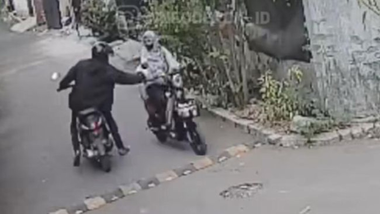 Ibu-ibu dijambret di Depok. (Net)