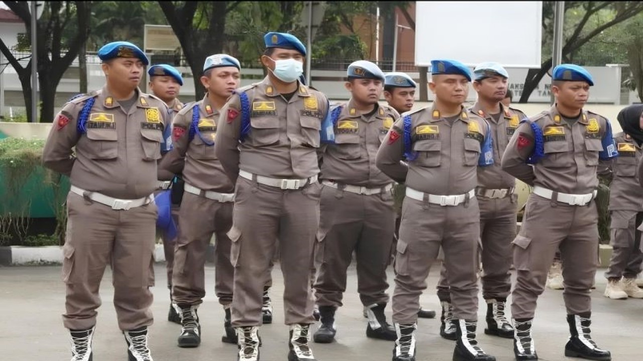 Ilustrasi - Personel Satpol PP saat berbaris untuk persiapan pengamanan. ANTARA/Azmi