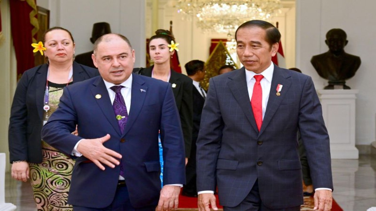 Presiden RI Joko Widodo (kanan) bertemu Perdana Menteri Kepulauan Cook Mark Brown (kiri) di Istana Merdeka, Jakarta, Senin (4/9/2023). (ANTARA/HO-Biro Pers, Media, dan Informasi Sekretariat Presiden)