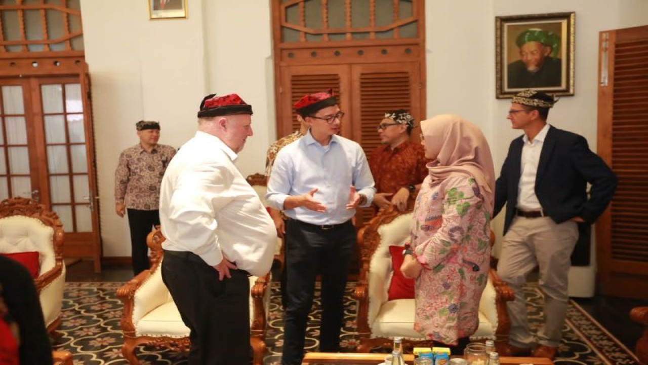 Bupati Banyuwangi Ipuk Fiestiandani menerima kunjungan Duta Besar Norwegia untuk Indonesia Rut Kruger Giverin di Banyuwangi, Jatim. Jumat (15/9/2023) ANTARA/HO-Humas Pemkab Banyuwangi