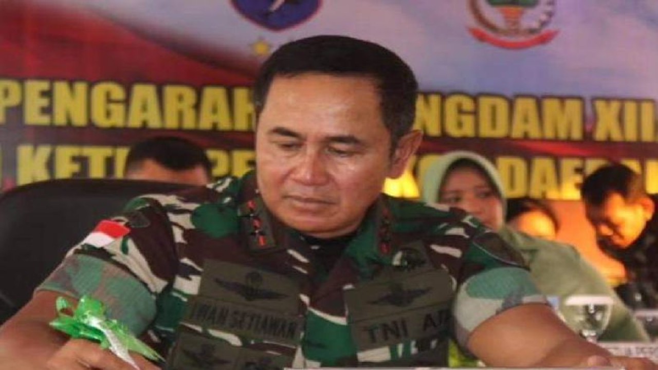Pangdam XII/Tanjungpura Mayjen TNI Iwan Setiawan mengunjungi Kodim 1206/Putussibau, dan memberikan arahan kepada prajurit TNI di wilayah Kabupaten Kapuas Hulu, Kalimantan Barat. ANTARA/HO-Pendim 1206/Psb (Teofilusianto Timotius)