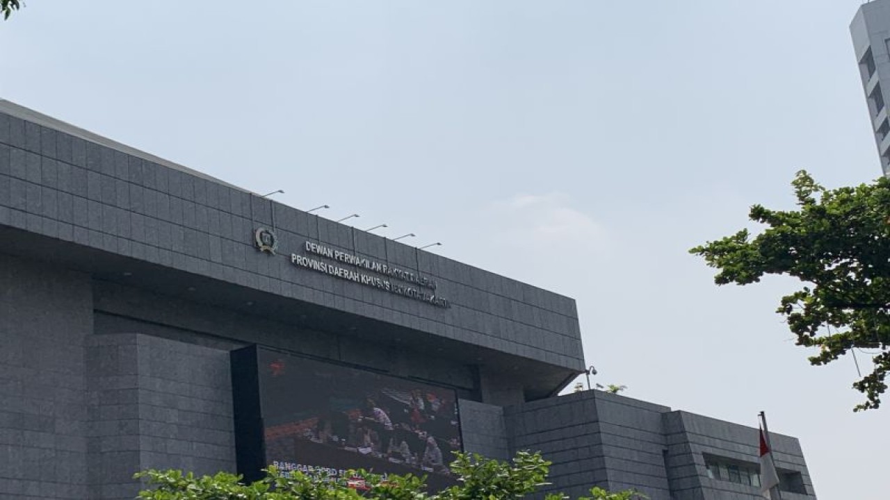 Kantor DPRD DKI Jakarta (ANTARA/ Mario Sofia Nasution)