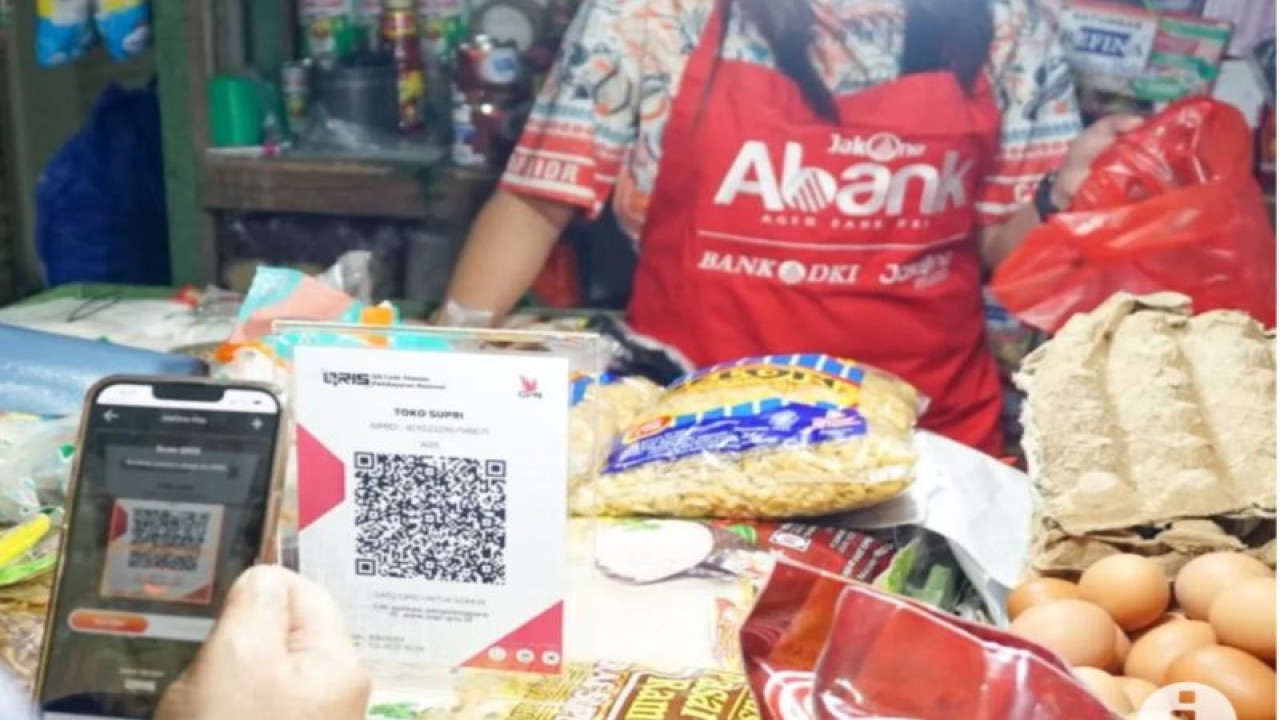 Aplikasi JakOne Mobile mudahkan transaksi non tunai, Jakarta, Sabtu (19/8/2023). (ANTARA/HO-Bank DKI)